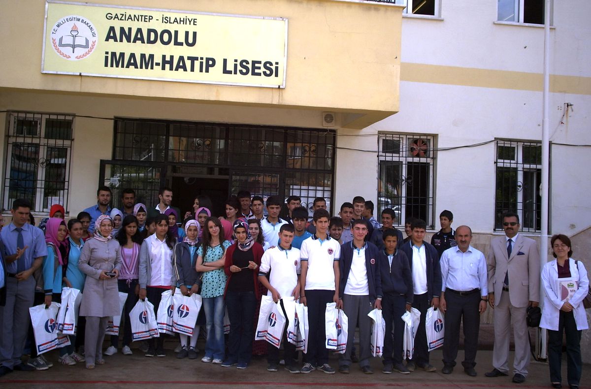 Anadolu İmam Hatip Lisesine Kitap Desteği