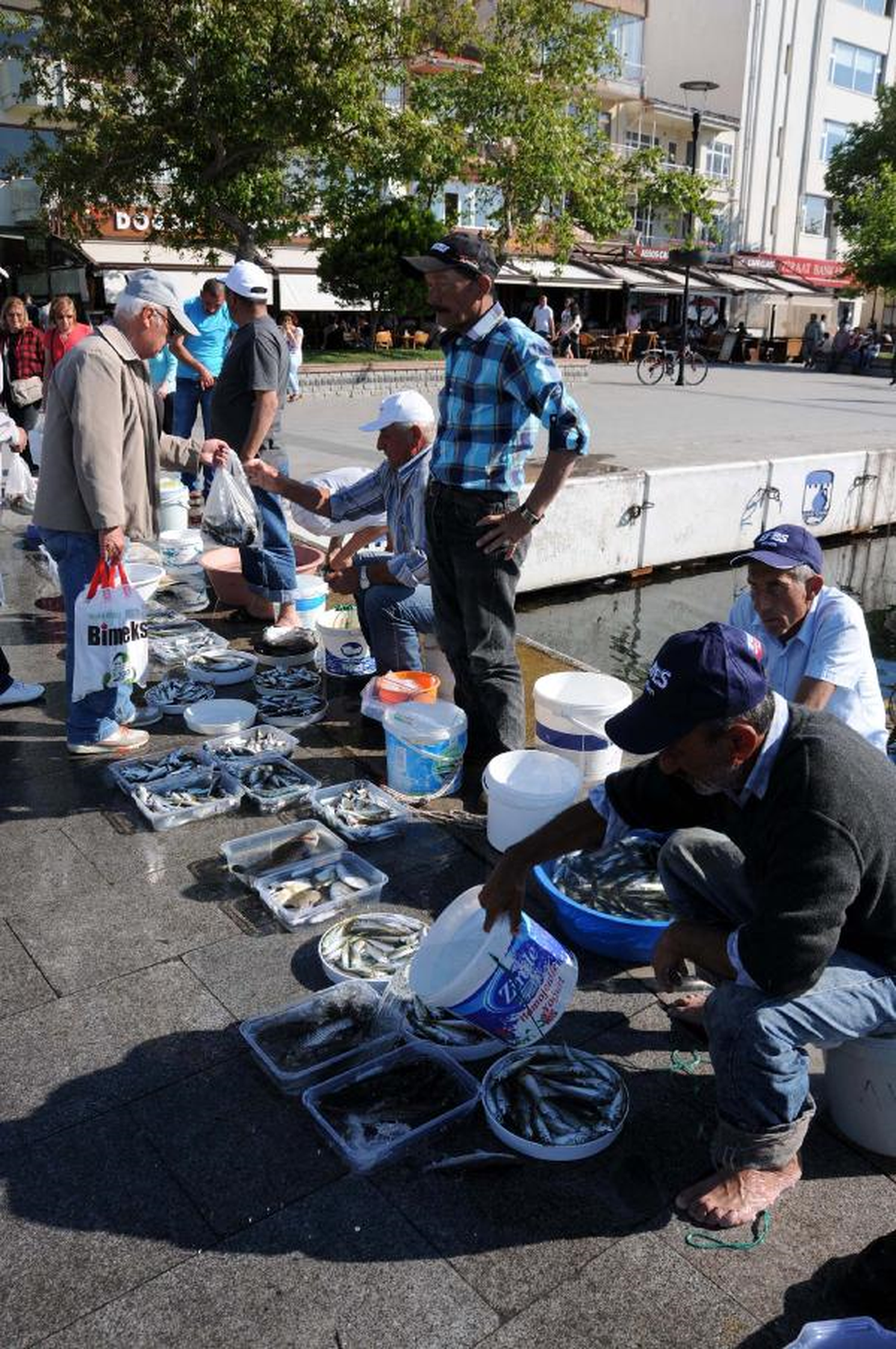 Av Yasağı Olta Balıkçılarına Yaradı