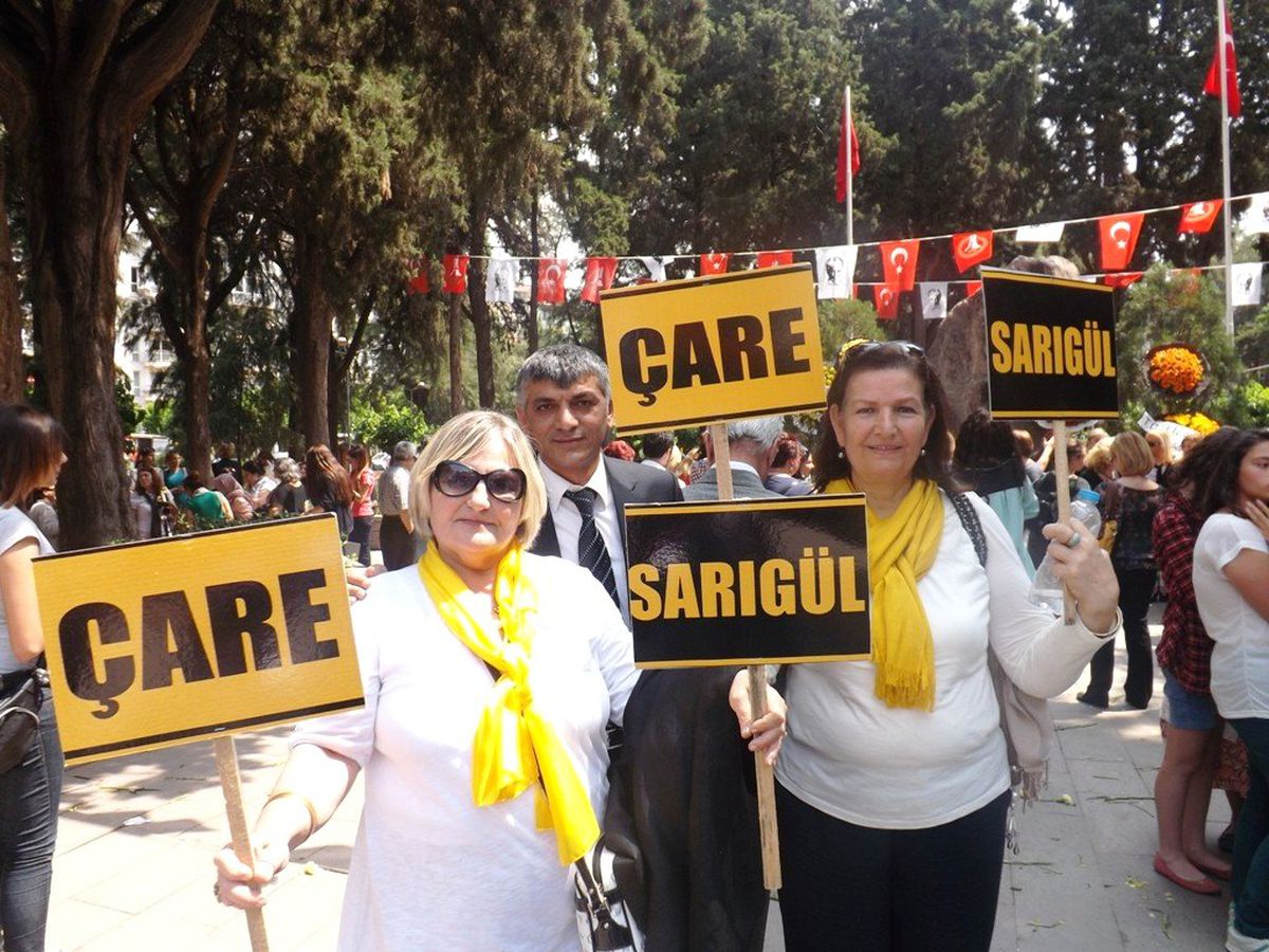 Ayvalık'ta Sarıgül'cü Kadınlar Zübeyde Hanımı Ziyaret Etti