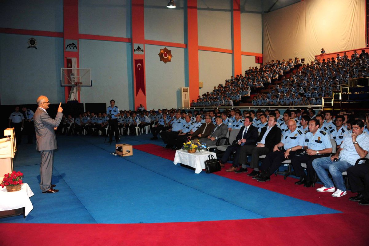 Başkan Yılmaz, Polis Okulu Öğrencilerine Deneyimlerini Anlattı