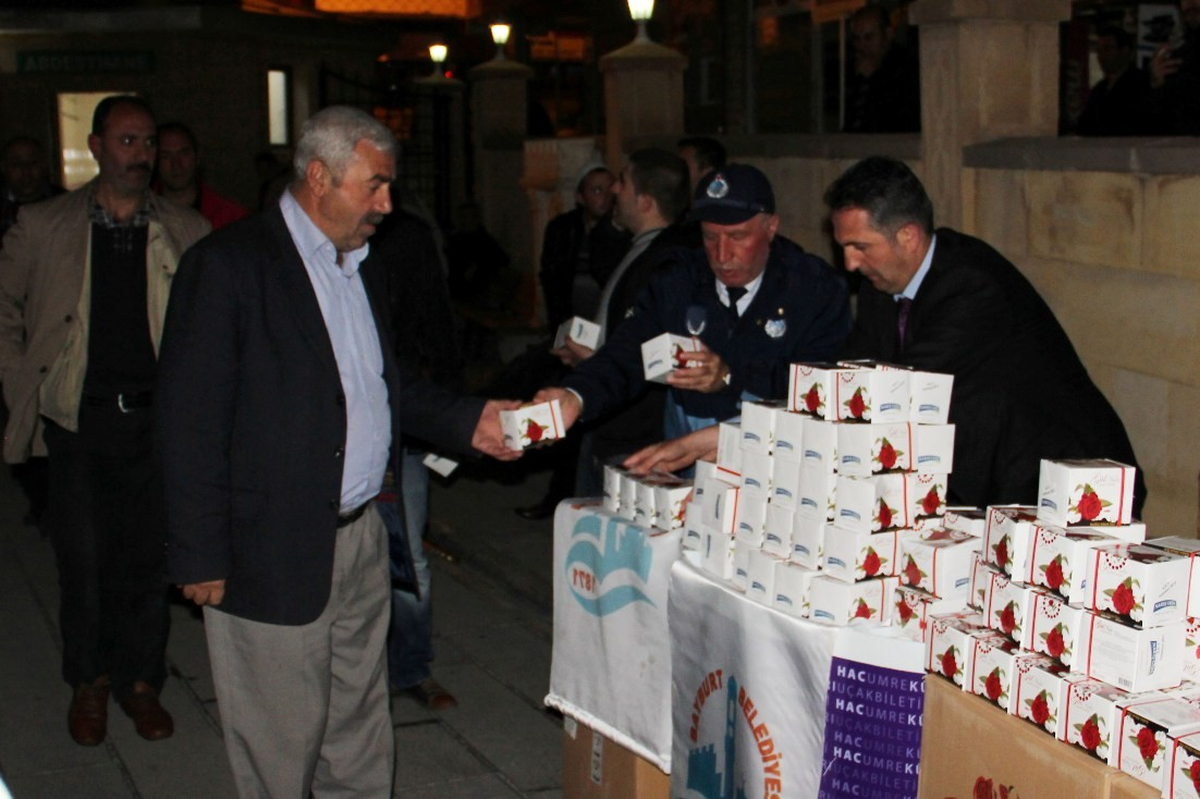 Bayburt Belediyesi\'nden Kandil Simidi İkramı