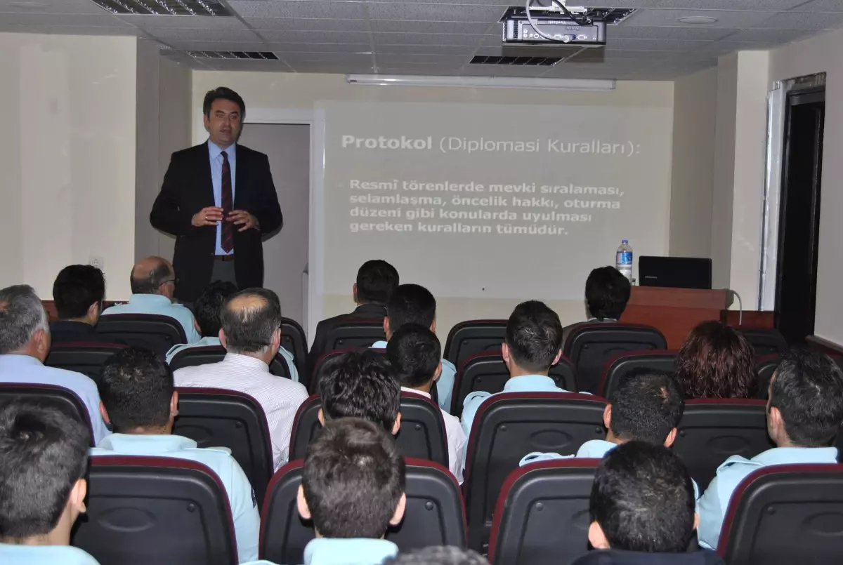 Cezaevi Personeline \'Protokol ve Görgü Kuralları\' Semineri