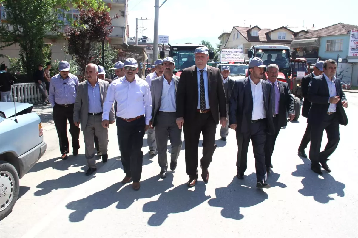 Dünya Çiftçiler Günü Etkinliğinde Çiftçiler Akyazı'da Buluştu