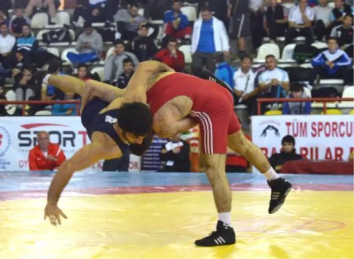 Dünya Güreş İçin Tek Yürek