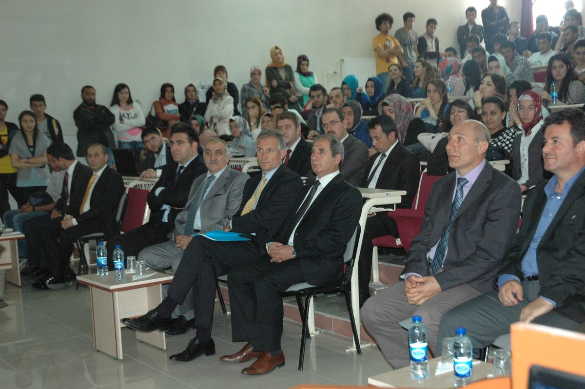 Fransız Büyükelçi Atatürk Üniversitesi Öğrencileriyle Biraraya Geldi