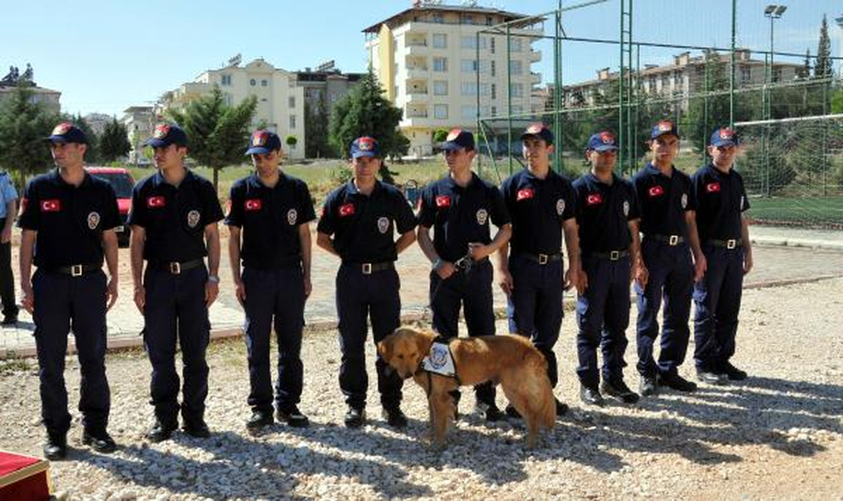 Polisler Arama Kurtarma Timi Kurdu