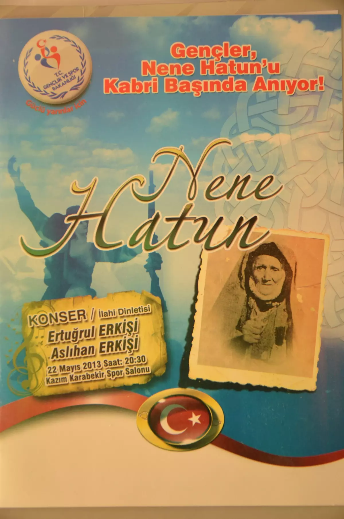 Gençler Nene Hatun\'u Kabri Başında Anıyor