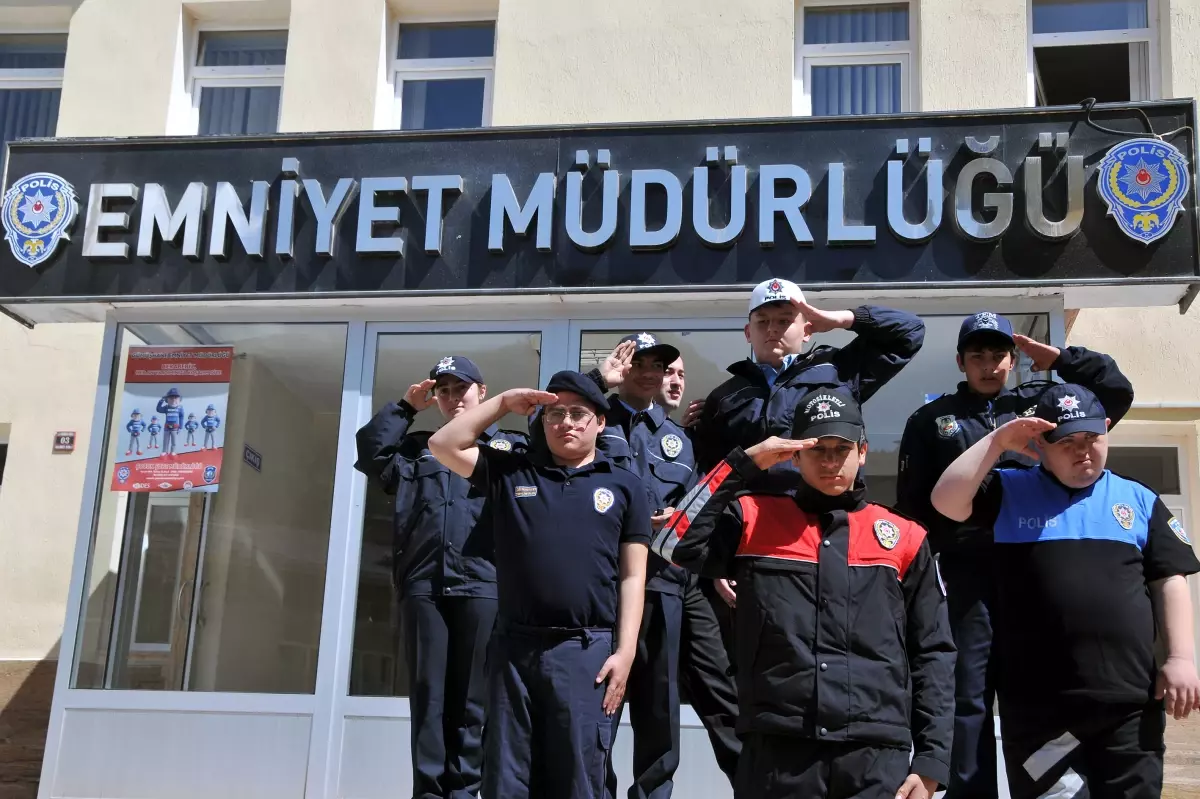 Gümüşhane\'de Engelliler Bir Günlüğüne Polis Oldu