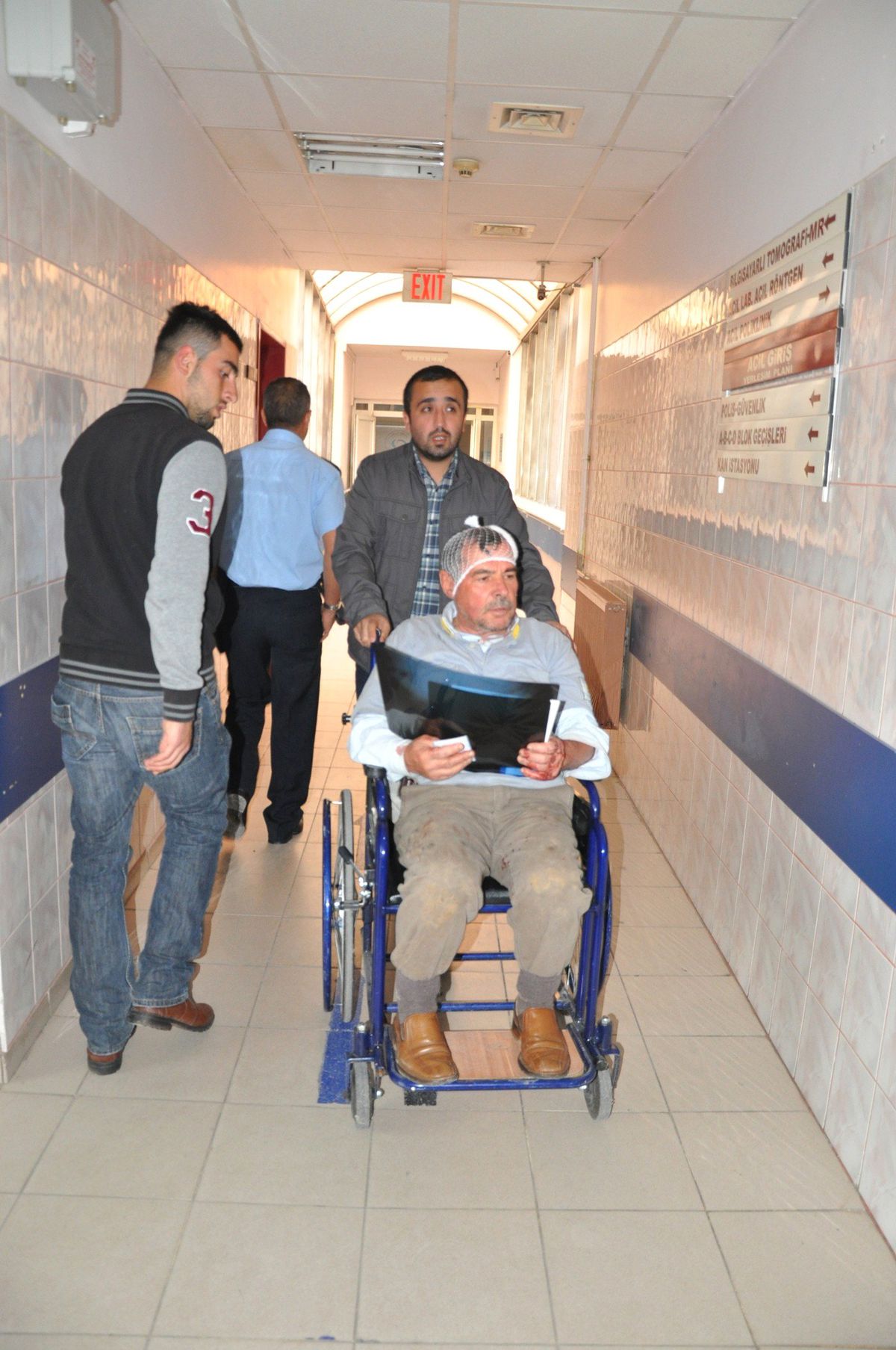 Kafasına Kiraz Dolu Kova Düştü