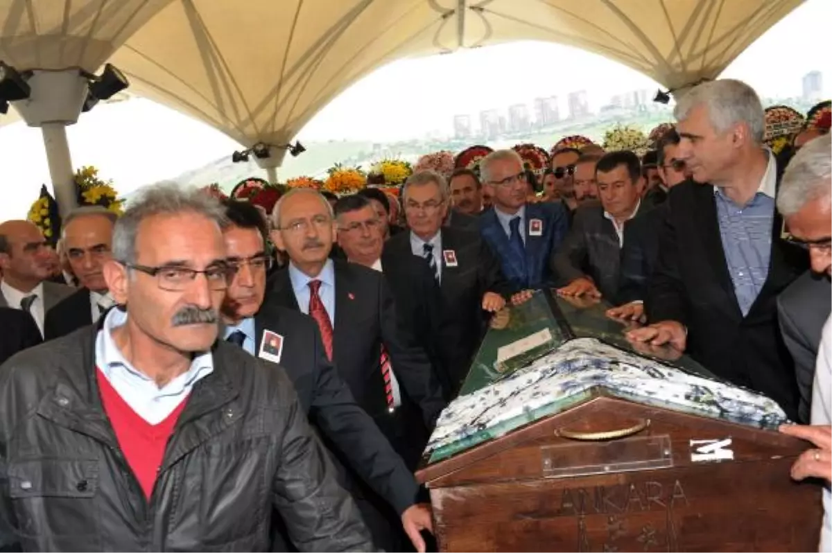 Kılıçdaroğlu, Yılmaz Ateş\'in Annesinin Cenaze Törenine Katıldı