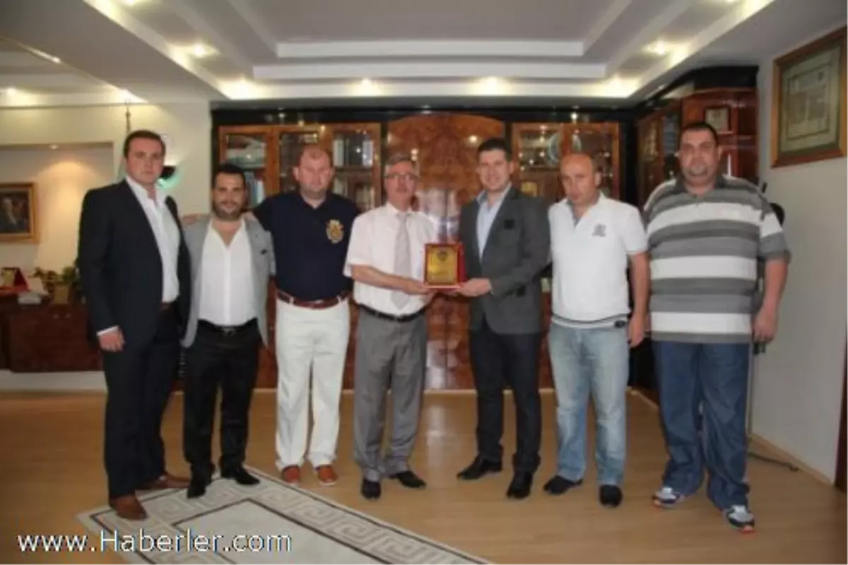 Kırklarelispor Kulüp Yönetiminden Başkan Çağlayan\'a Ziyaret