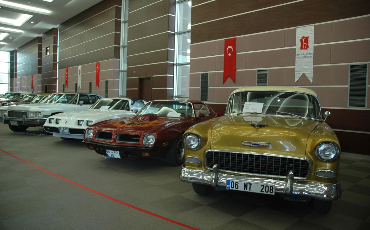 Klasik Otomobiller Ankara\'da Görücüye Çıktı
