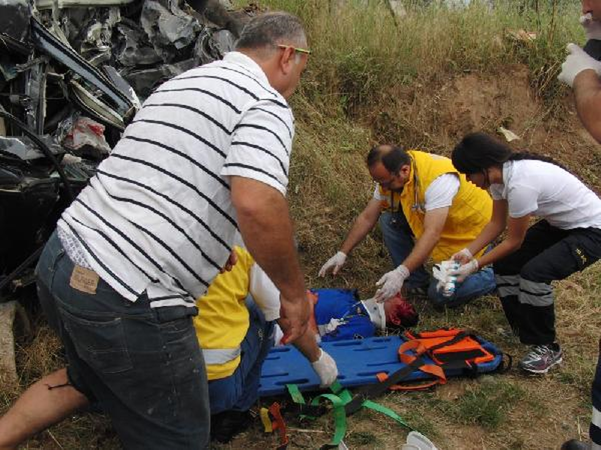 Köy Yolunda Kaza: 4\'ü Çocuk 12 Yaralı