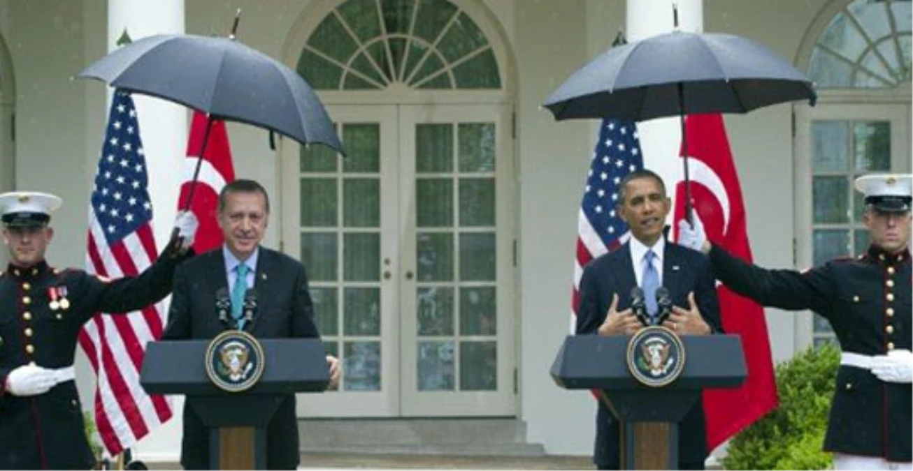 Obama\'nın Şemsiyesi Kriz Çıkardı