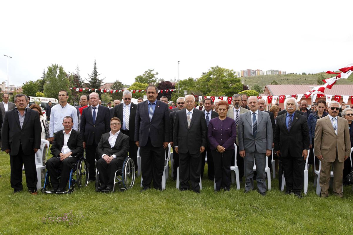 Özgürleşen Eller Duvarı\'nda Zihinsel Engel Damgası