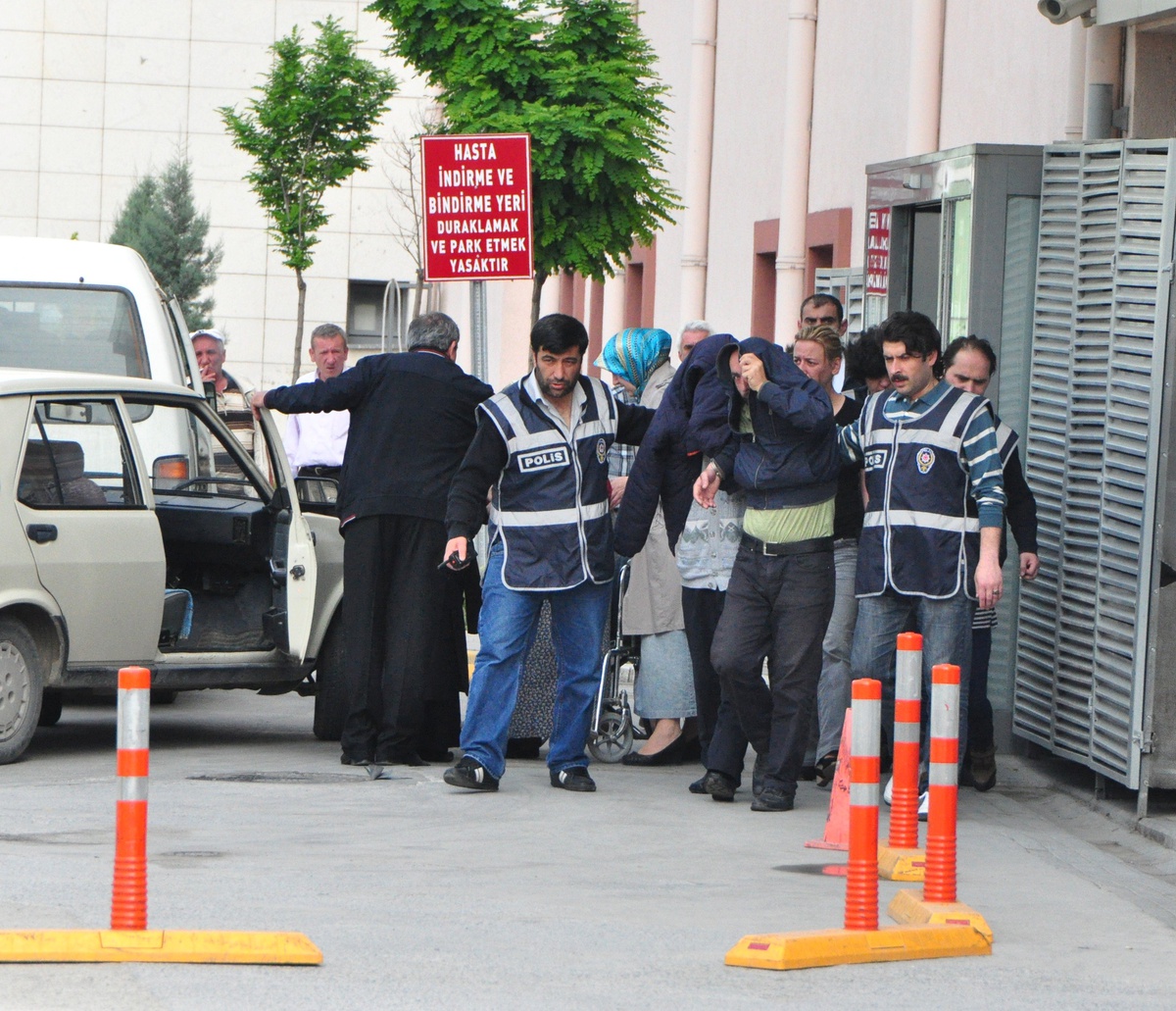 Sakarya Polisinden Eş Zamanlı Fuhuş Operasyonu
