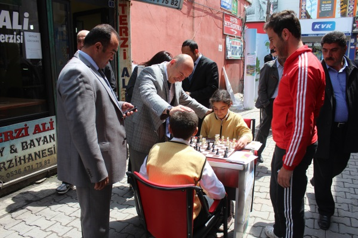 Satranç Turnuvası ve Resim Sergisi Açılışı Yapıldı