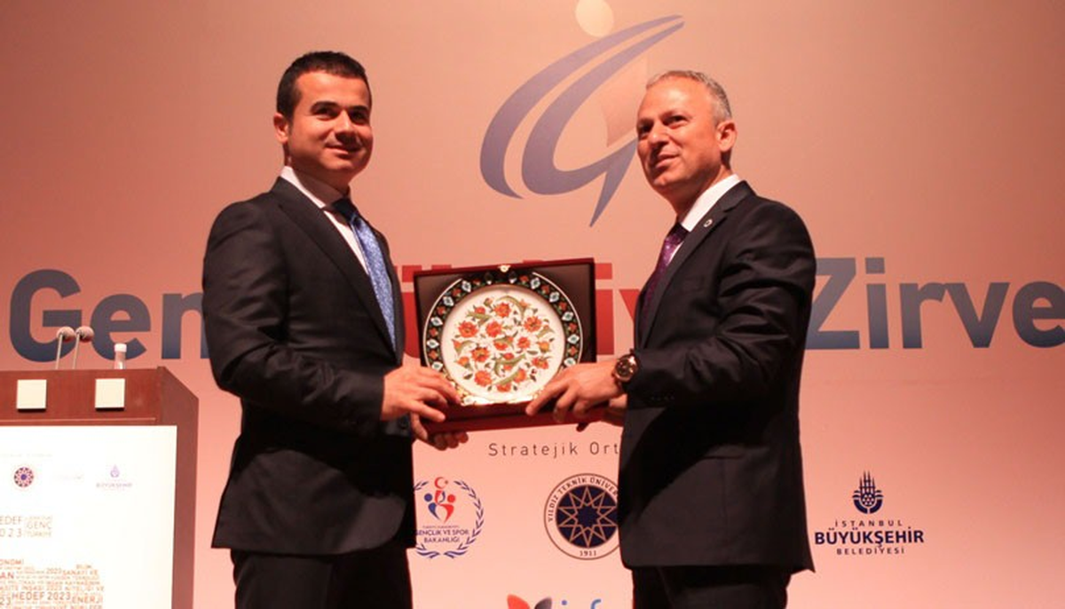 Üniversitelileri Buluşturan Zirve Başladı