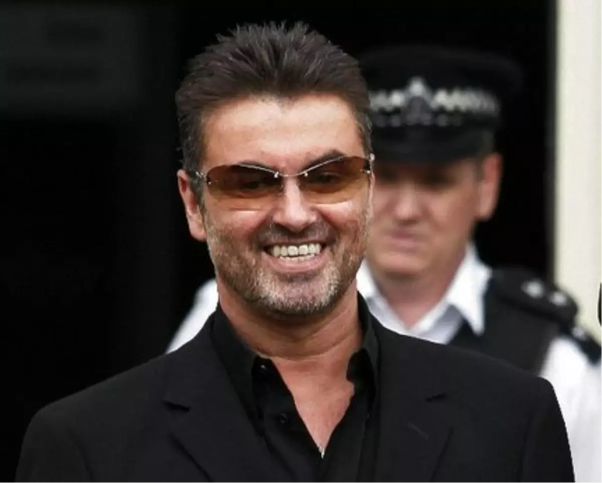 Ünlü Şarkıcı George Michael, Kaza Geçirdi