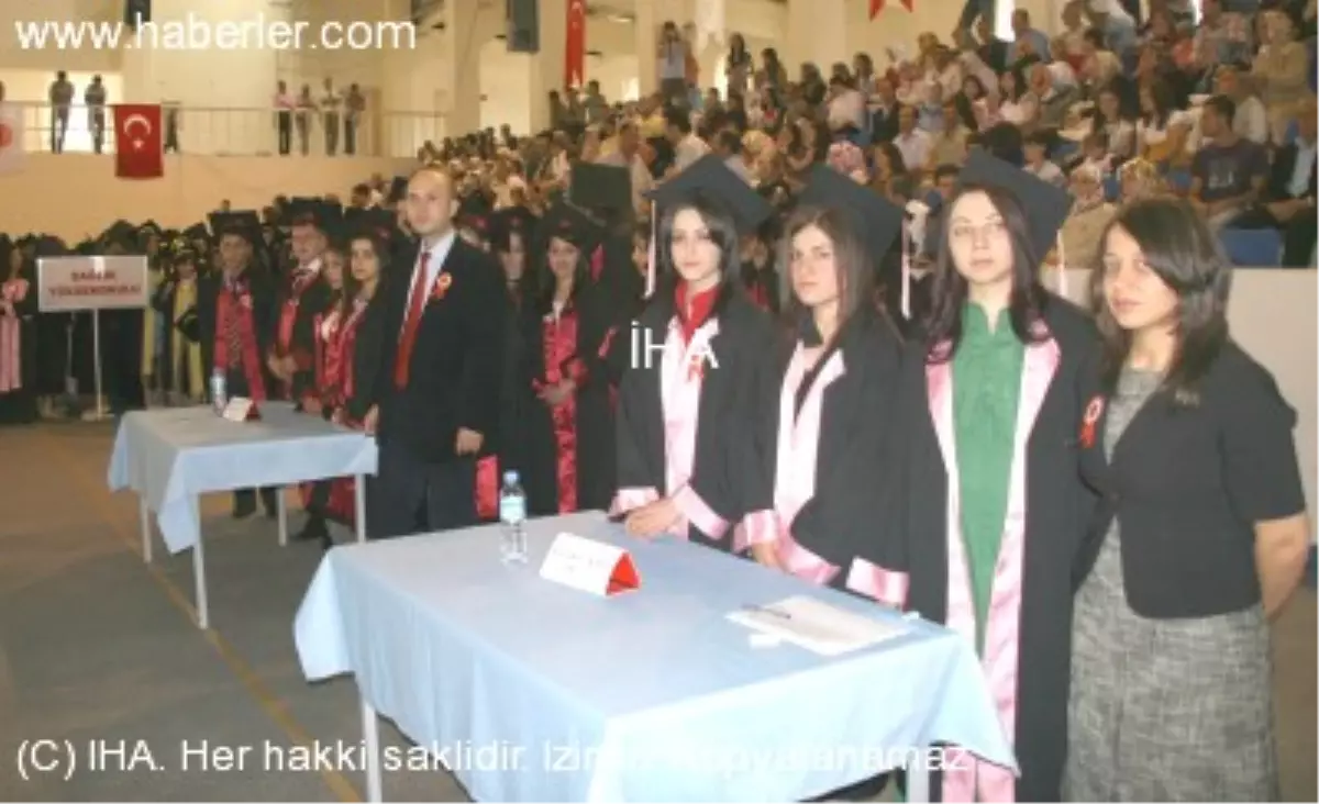 Yozgat Bozok Üniversitesi'nde Mezuniyet Sevinci