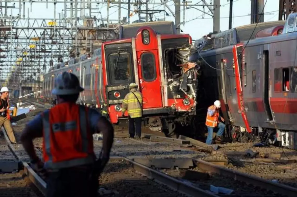 ABD\'de İki Tren Çarpıştı