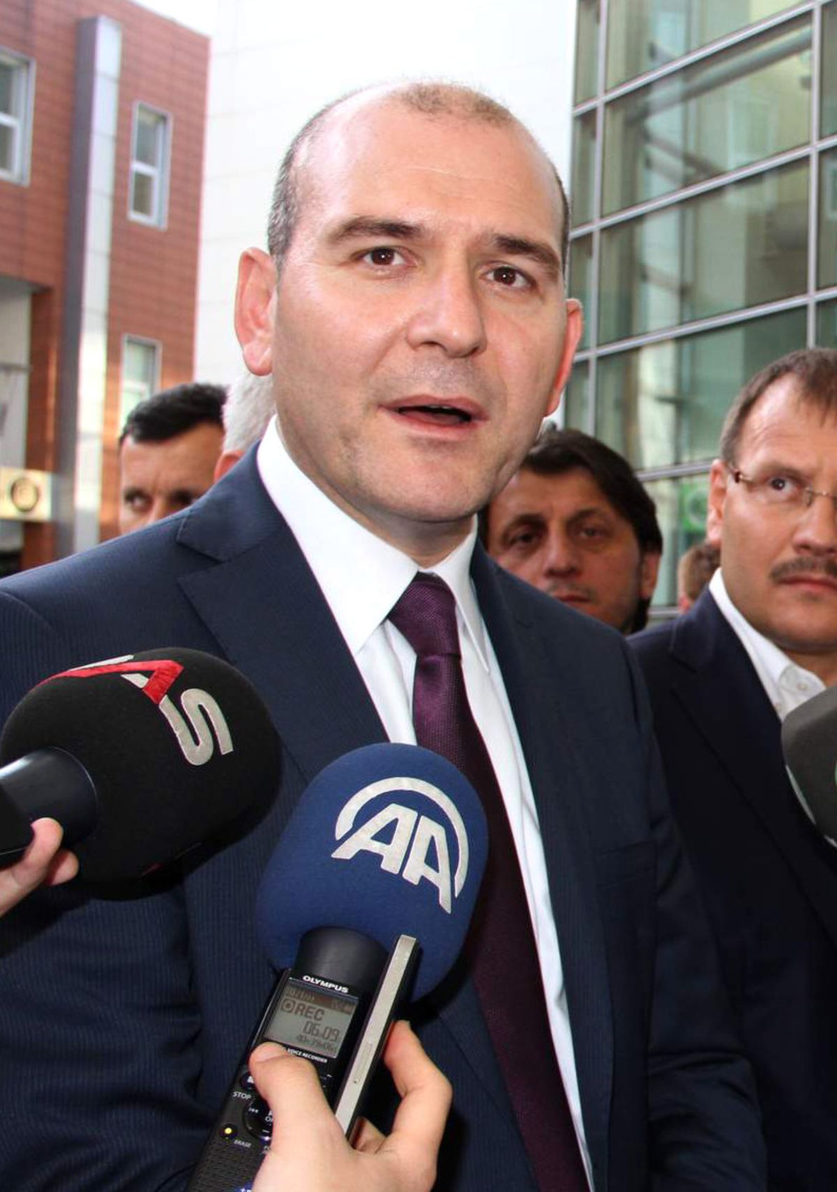 AK Parti\'li Soylu: "Yeni Anayasa Konusunda Kararlıyız"
