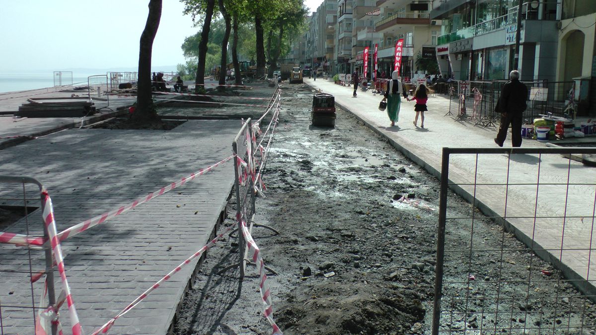 Akçakoca Çınar Caddesi Yol Çalışmaları Sürüyor