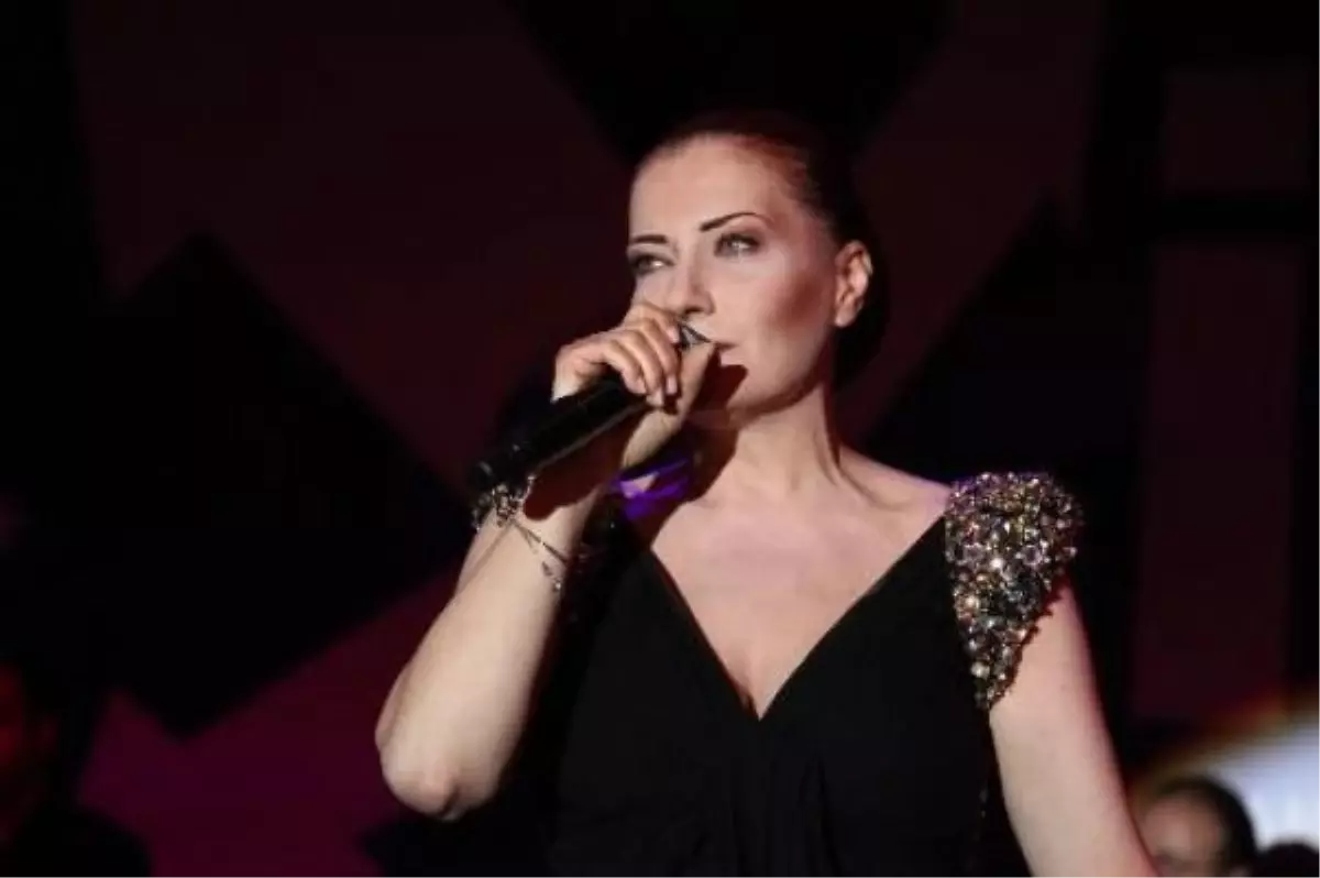 Candan Erçetin Konserine Büyük İlgi