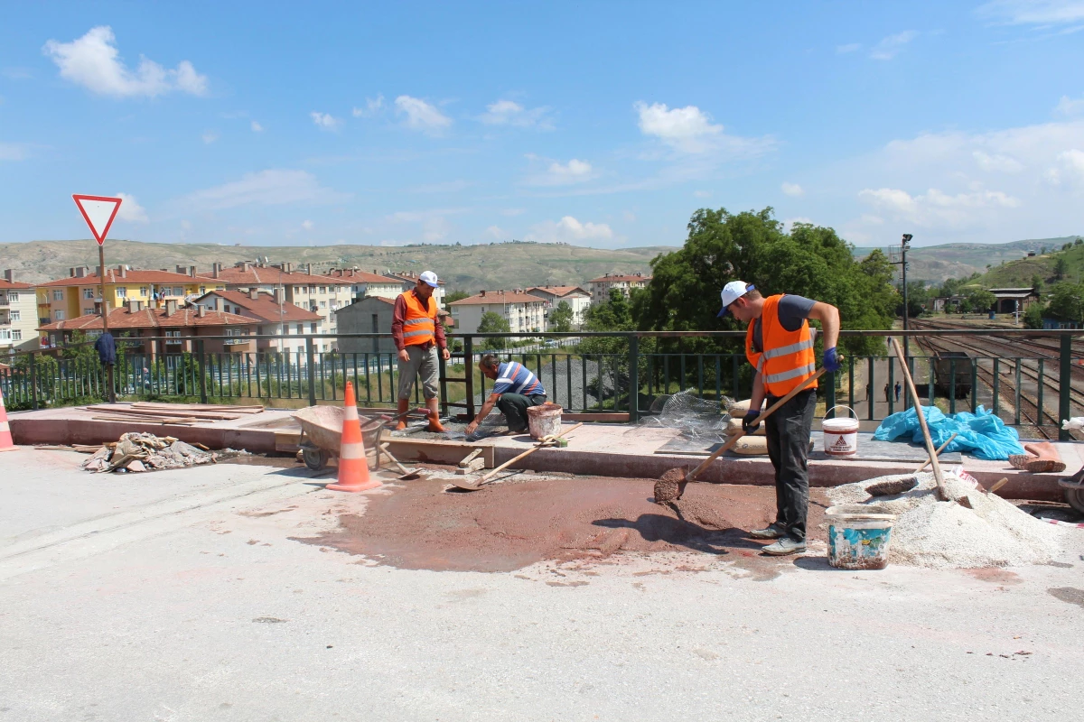 Çankırı Belediyesi Ahmet Bukan Köprüsü\'nü Yeniliyor