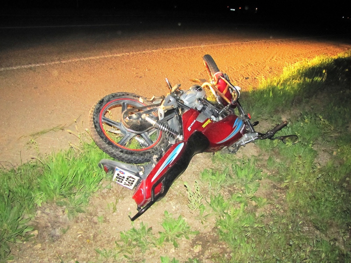 Hisarcık\'ta Otomobil Sürücüsünün Çarpıp Kaçtığı Motosiklette İki Kişi Yaralandı