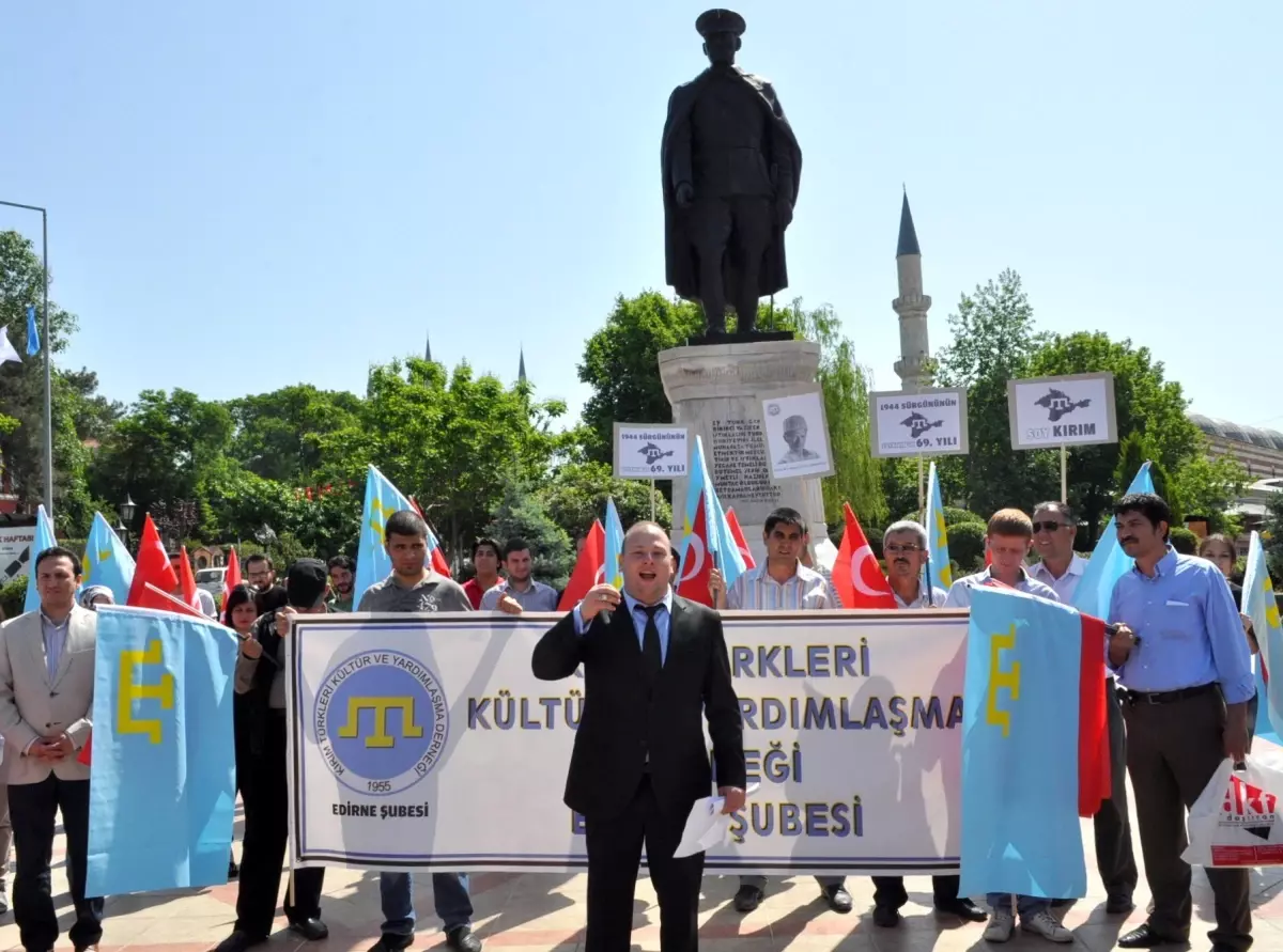 Kırım Tatarları Sürgünün 69. Yılını Protesto Etti