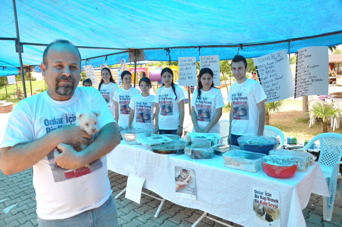 Kozan'da Sokak Hayvanları İçin Kermes Düzenlendi