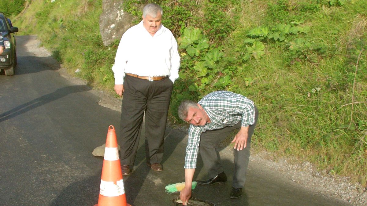 (Özel Haber) Yolun Ortasında Açılan Çukur Karayolunu Kapattı
