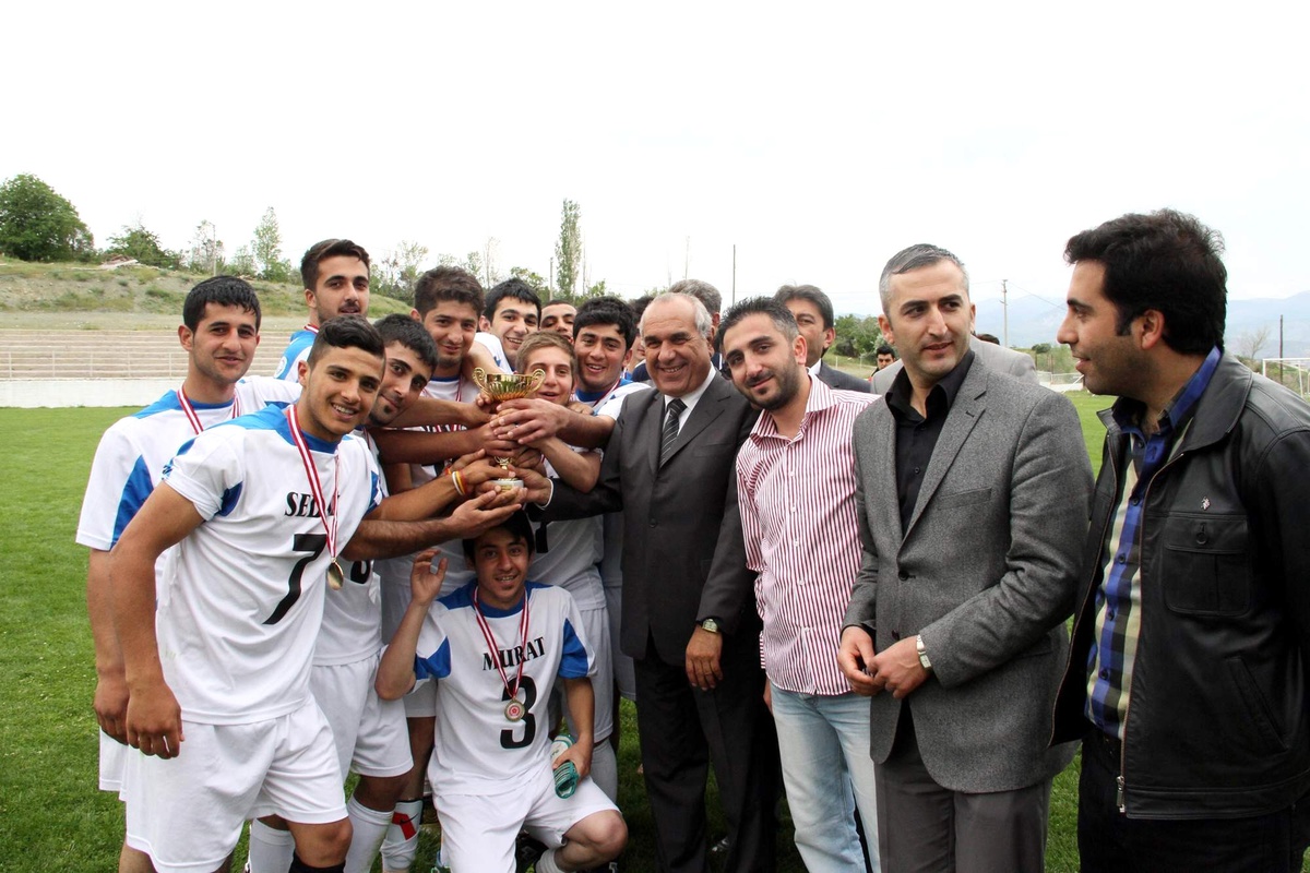 Suşehri\'nde Yüksek Okullar Arası Vadi Futbol Turnuvası Düzenlendi