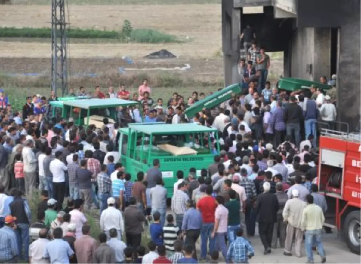 Tatil Yolunda Feci Kaza: 2 Ölü