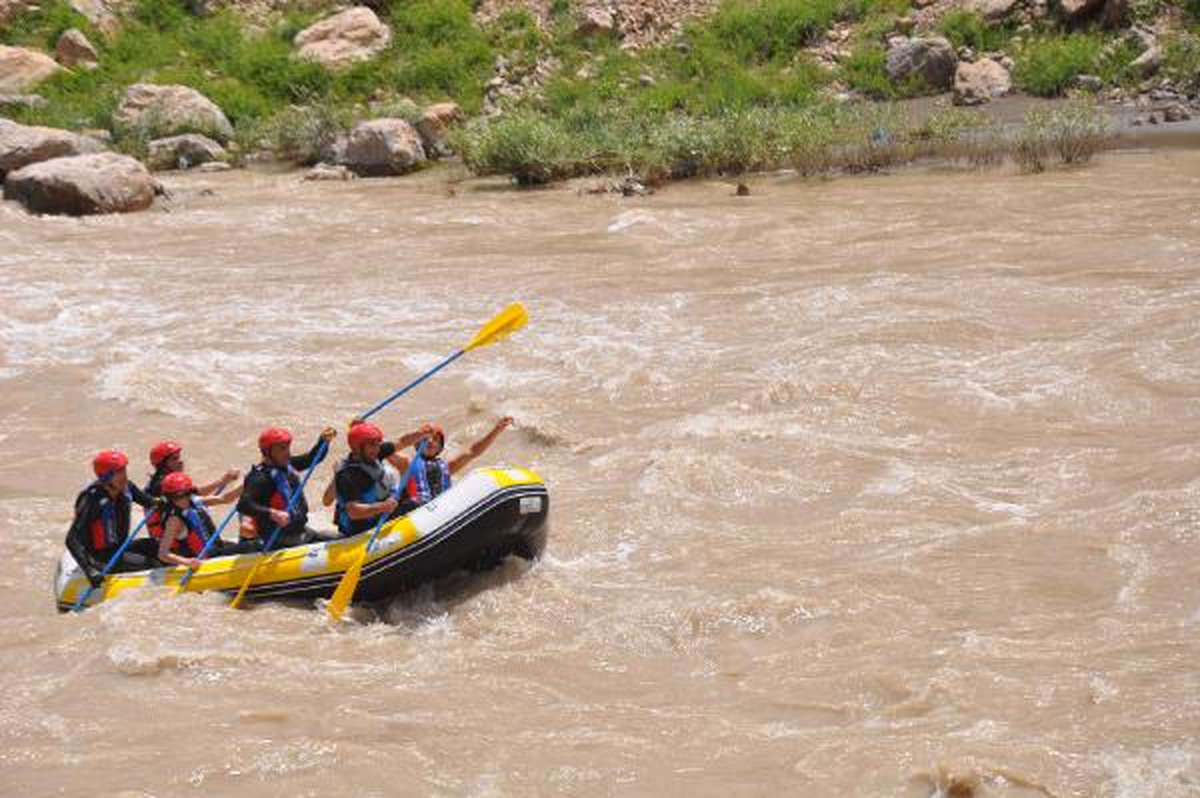 Umuda Pedal Çevirip Zap'ta Rafting Yaptılar