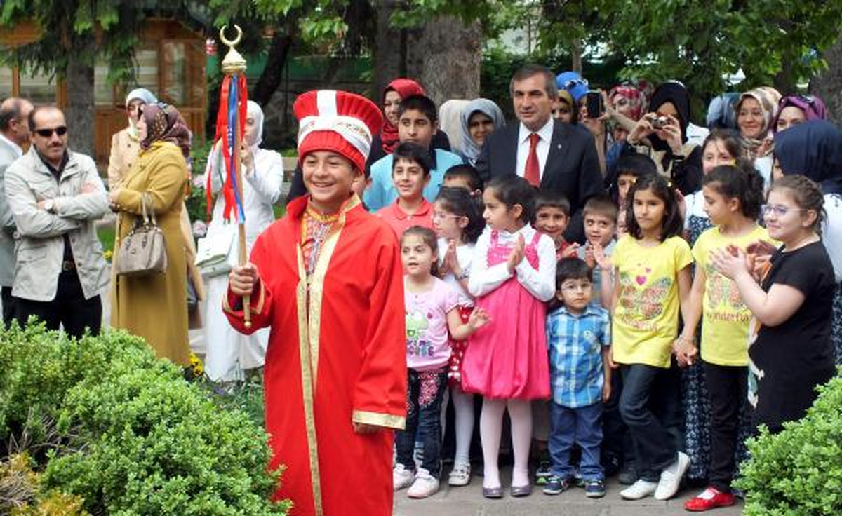 Yuva Çocuklarına Yozgat\'ta Mehterli Karşılama