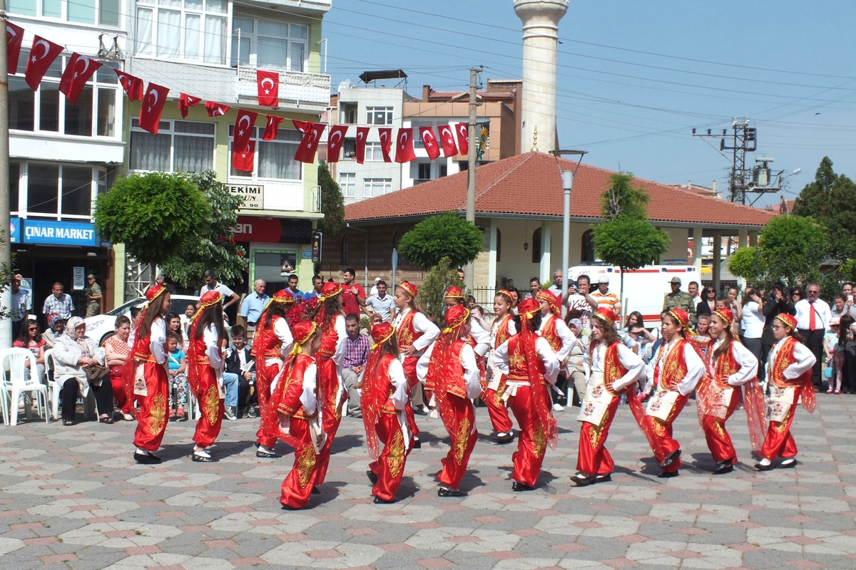 19 Mayıs Atatürk\'ü Anma, Gençlik ve Spor Bayramı Törenlerle Kutlanıyor