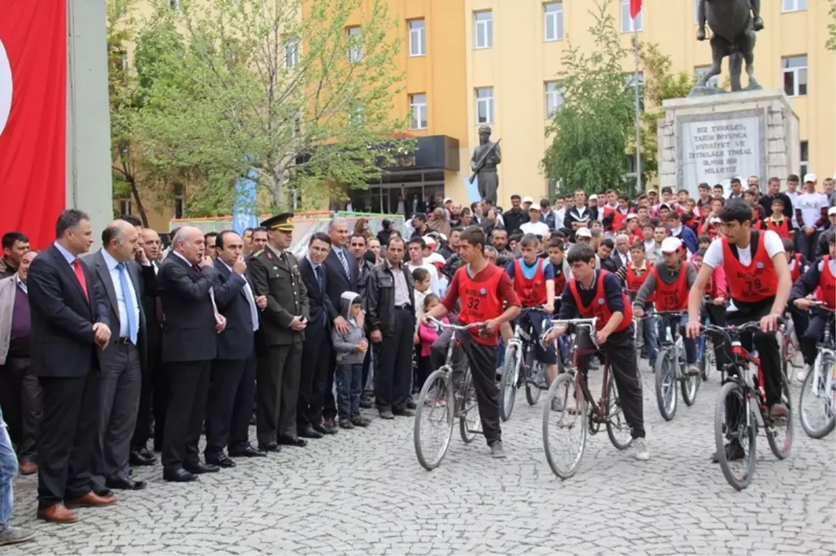 19 Mayıs Atatürkü Anma Gençlik ve Spor Bayramı Coşkuyla Kutlandı