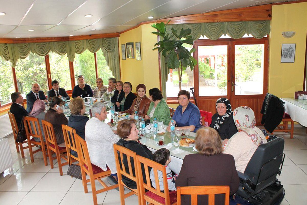 Aksoy'dan Emekli Öğretmenlere Sürpriz