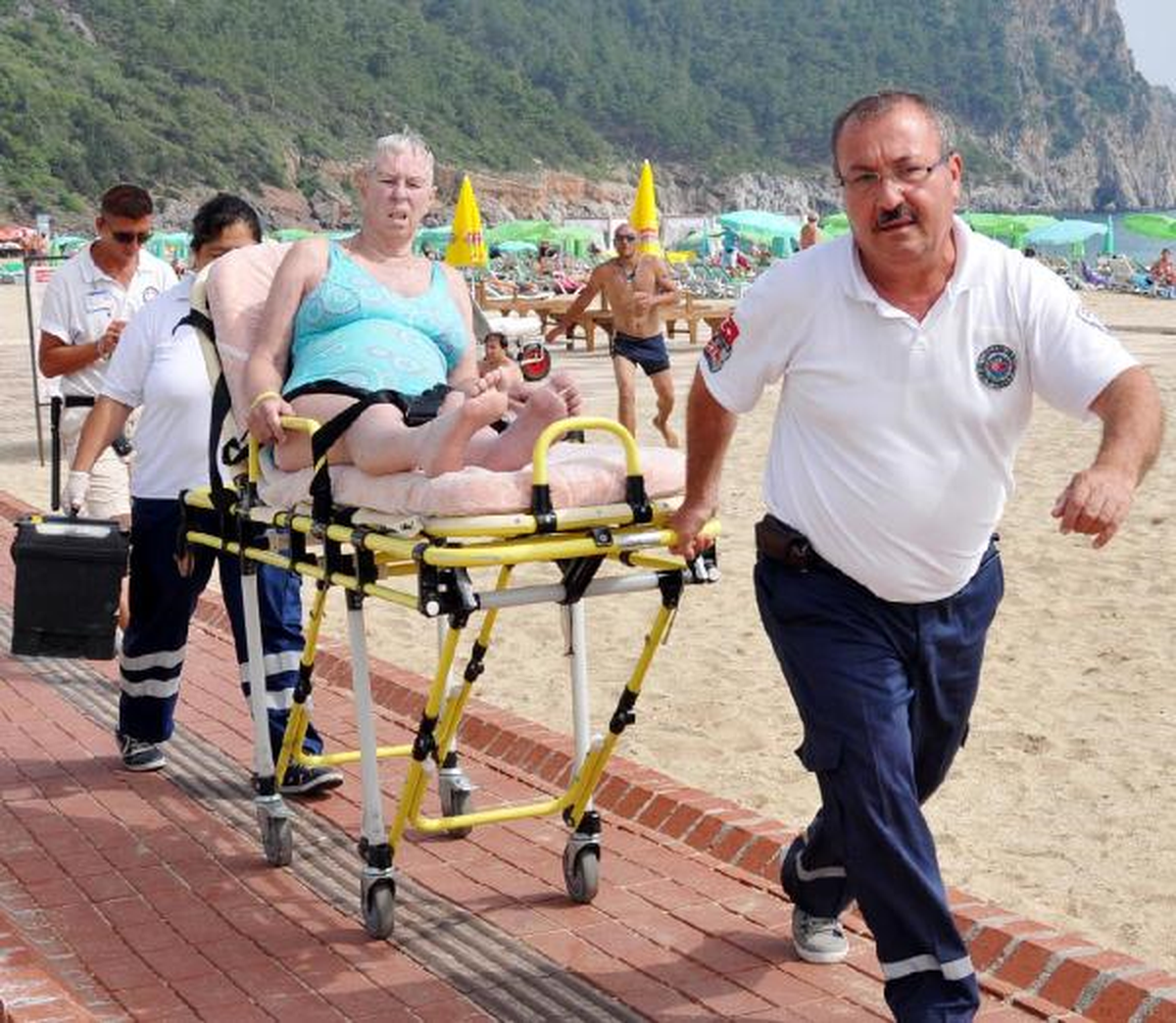 Alanya\'da İsveçli Turist Boğulma Tehlikesi Geçirdi
