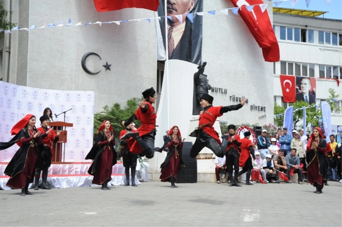 Artvin\'de 19 Mayıs Atatürk\'ü Anma Gençlik ve Spor Bayramı Kutlamaları