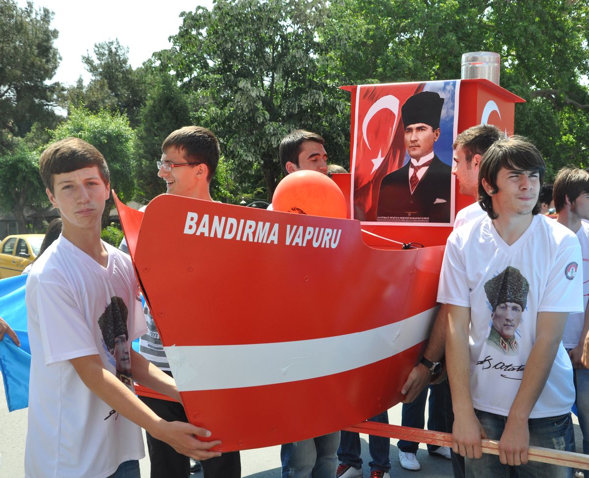 Bandırma Vapuru'nu Karadan Yürüttüler