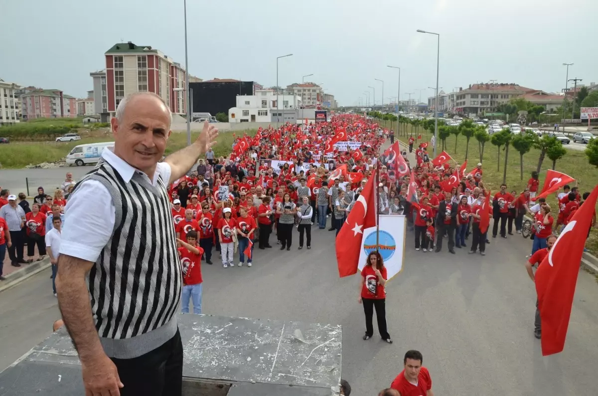 Büyükçekmece\'de Atatürk\'ü Anma Yürüyüşü