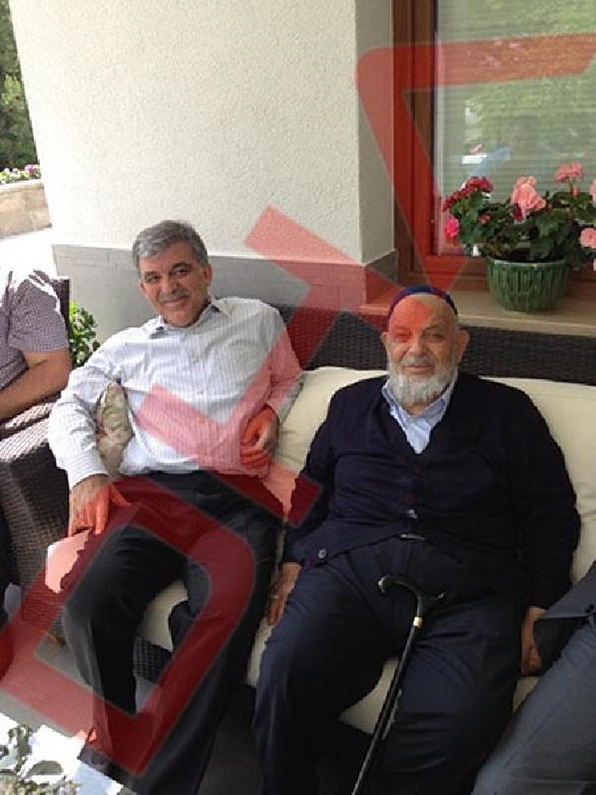 Cumhurbaşkanı Gül, Anne ve Babasını Ziyaret Etti