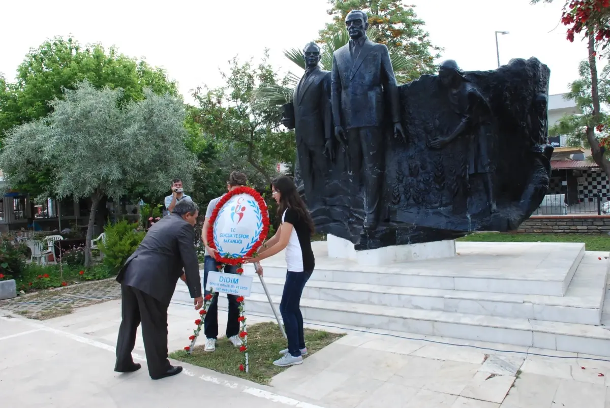 Didim\'de 19 Mayıs Kutlamaları Çelenk Koyma Töreniyle Başladı