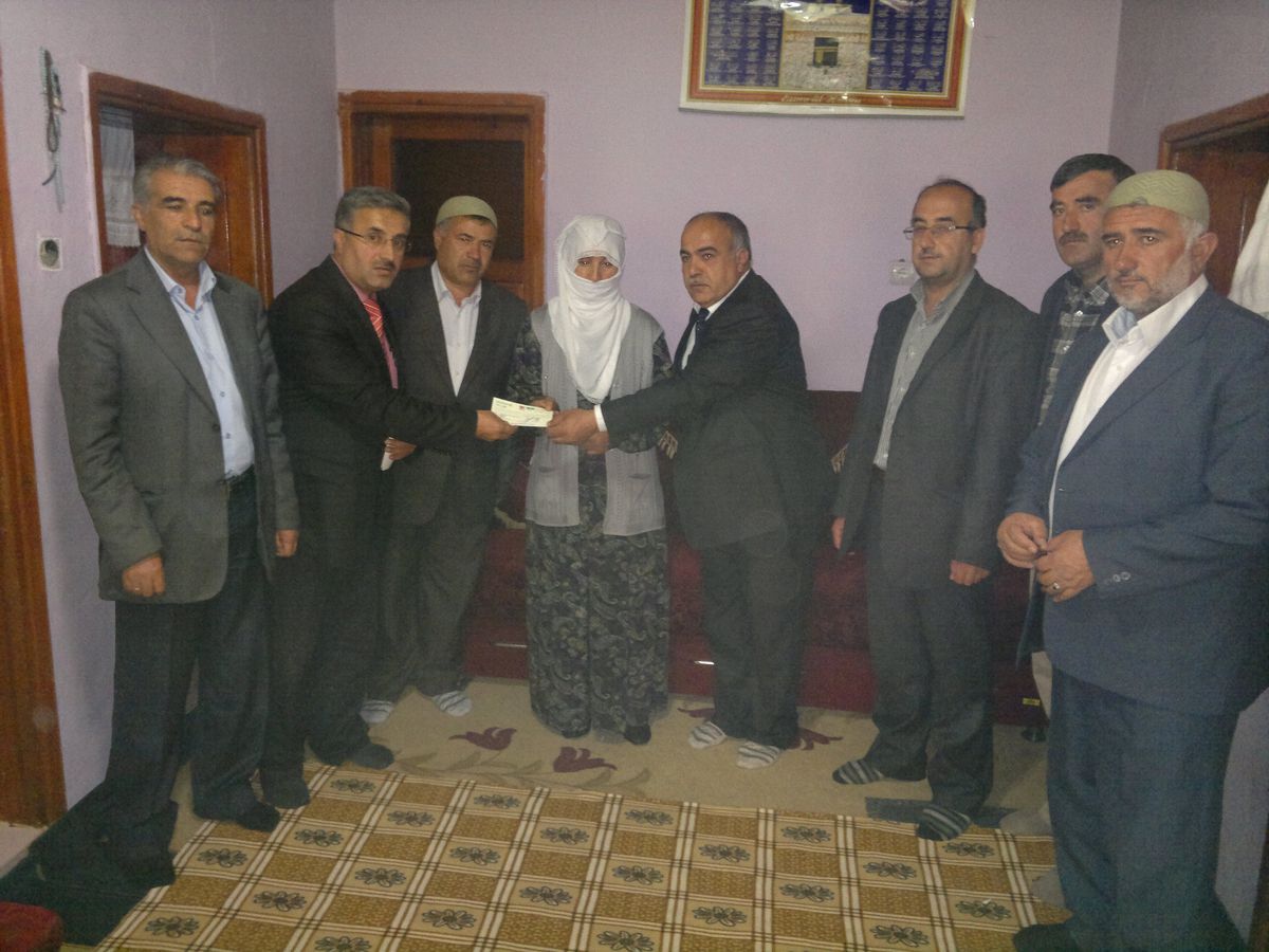 Diyanet-Sen\'den Tarhan Ailesine Yardım