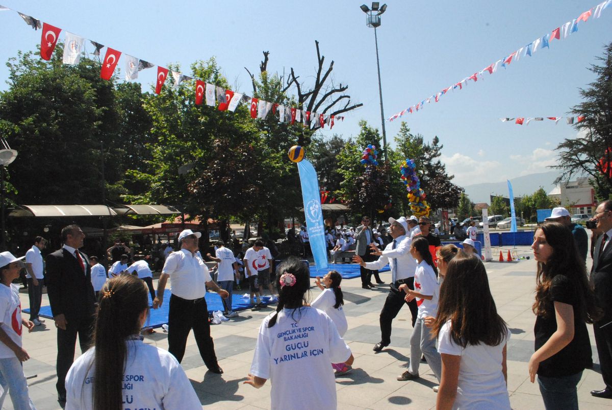 Düzce'de Gençlerin Bayramı Kutlandı