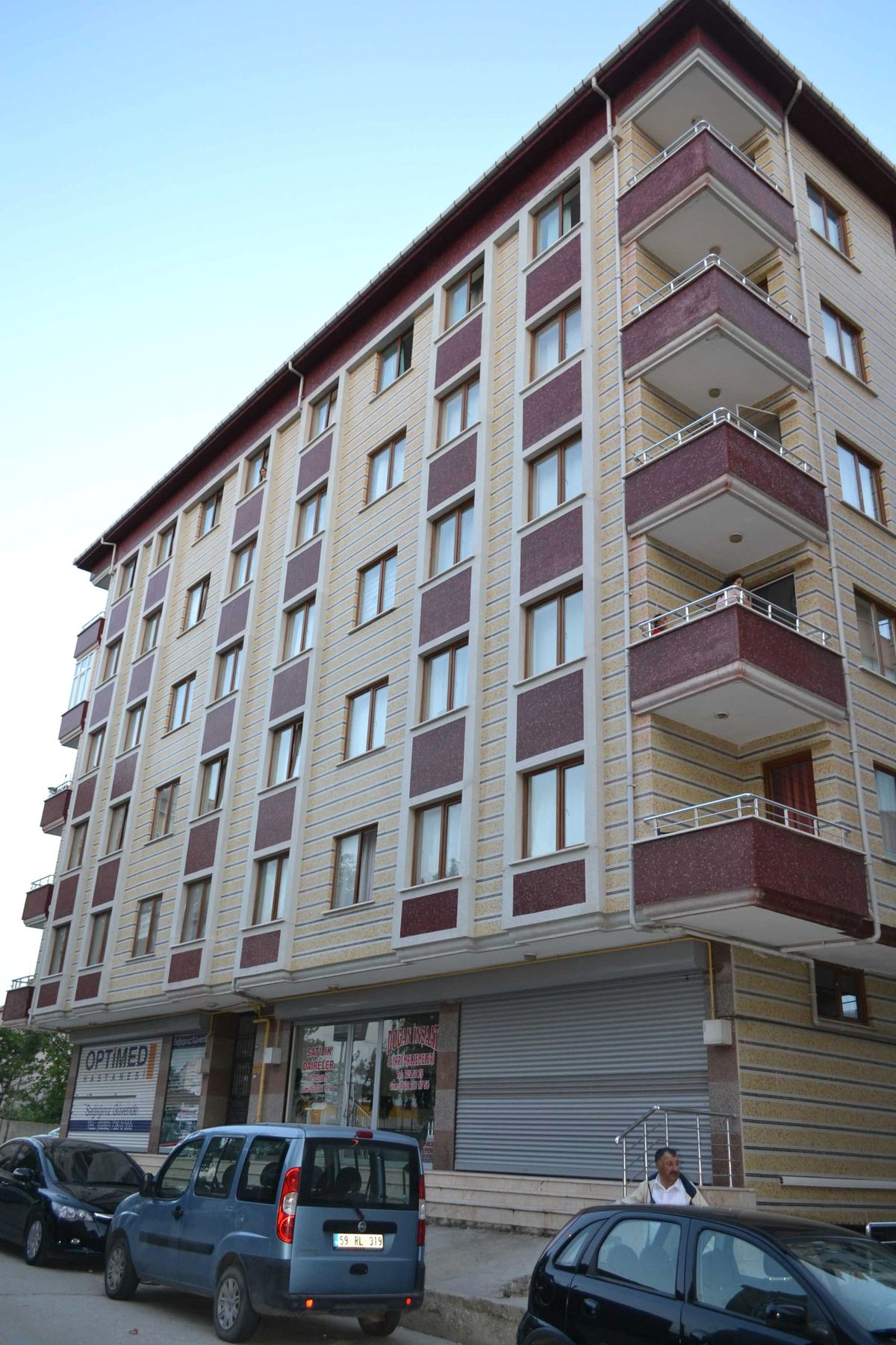 Genç Hemşire, 5. Kattan Atlayarak İntihar Etti