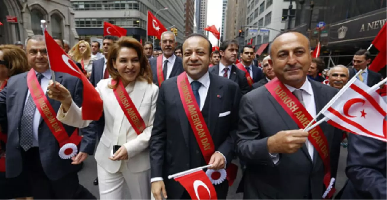 New York\'un Göbeğinde Yüzlerce Türk